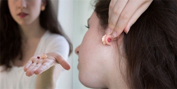 Nếu bị mất chốt khuyên tai hãy dùng một cục tẩy nhỏ để tạm thời thay thế. (Ảnh: Internet)