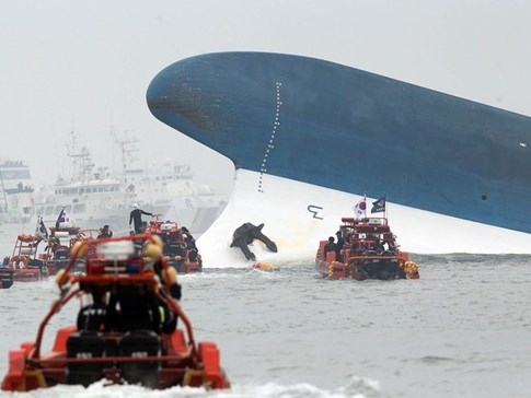 Tổng thống Park và cáo buộc 'mải mê làm đẹp' ngày xảy ra vụ chìm phà Sewol - ảnh 1
