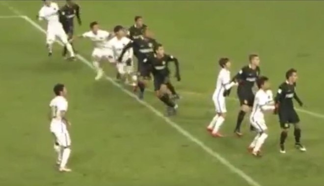 Trong tai dau tien dung cong nghe thoi penalty hinh anh 2
