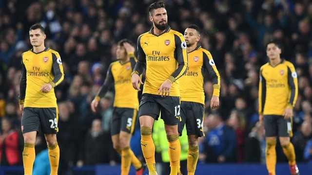 Arsenal gục ngã ở thời điểm quyết định