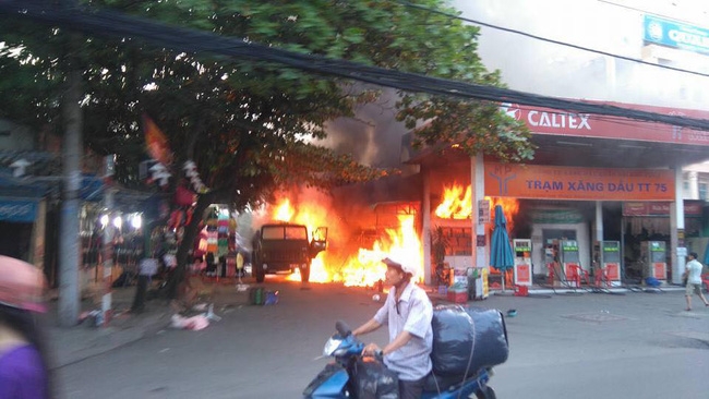 Hé lộ nguyên nhân vụ cháy cây xăng ở Sài Gòn hình ảnh 2 he lo nguyen nhan vu chay cay xang o sai gon hinh anh 2