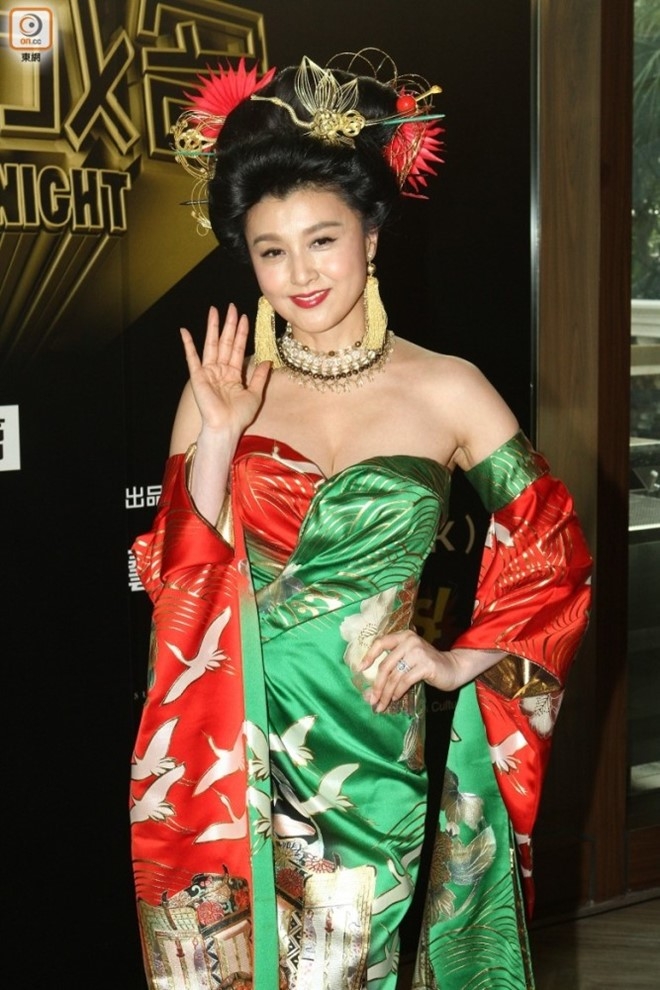 Hoa hau dep nhat Nhat Ban gay chu y voi ve goi cam o tuoi 45 hinh anh 5