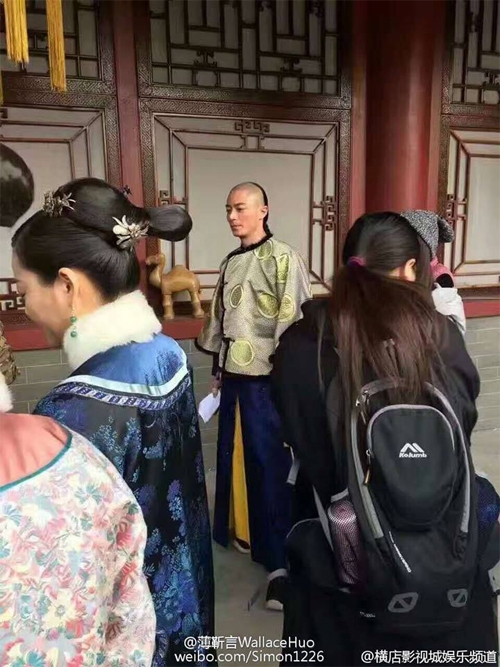 lam-tam-nhu-gay-to-mo-khi-khoe-ao-em-be-sap-chao-doi-2