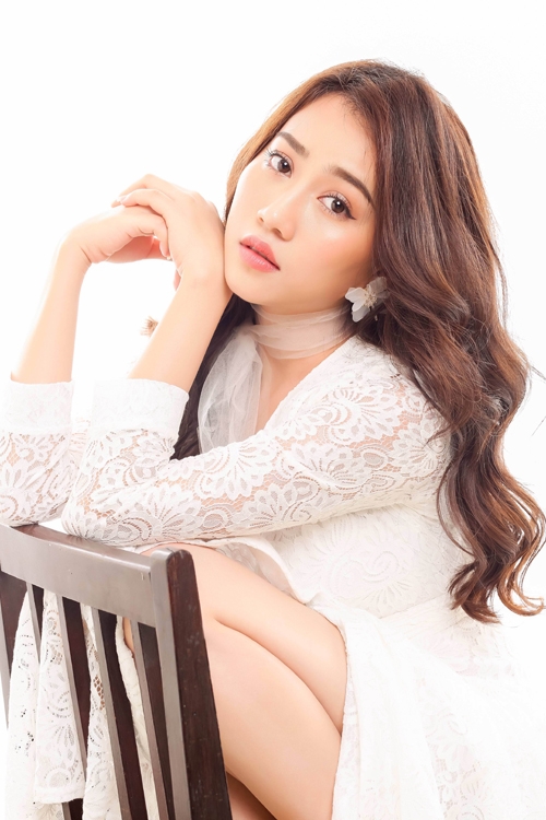 lona-huynh-tao-dang-tre-nai-voi-vay-ao-goi-cam-1