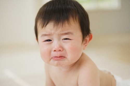nguy hiem khon luong khi me de mac con tu khoc thi tu nin - 2