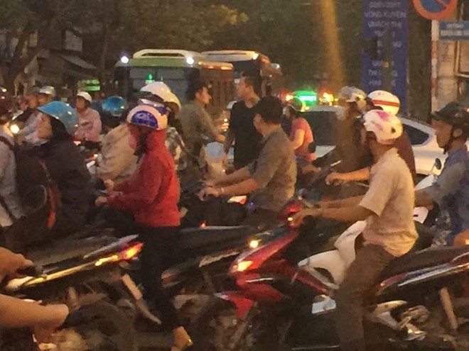 Tuan Hung khoe giai cuu tac duong tren pho Sai Gon hinh anh 2