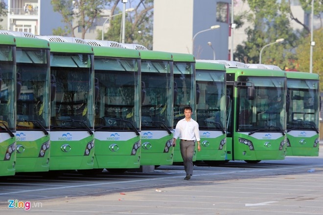 Buyt nhanh Ha Noi: 'Dam lao phai theo lao’ hinh anh 2