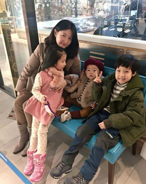 hai-con-cua-lee-young-ae-cao-lon-trong-thay