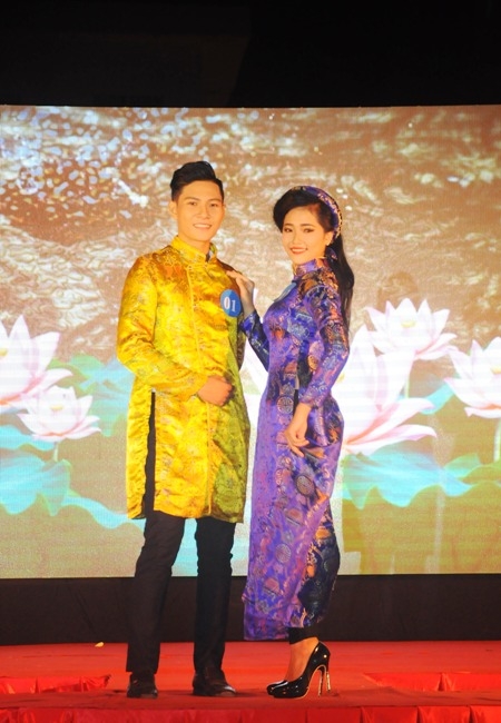  Một số màn thi diễn trang phục của các thí sinh. 