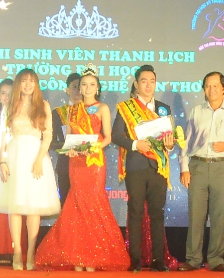 Lê Thị Vân Anh và Hà Tấn Phát đã xuất sắc giành ngôi vị cao nhất Hoa khôi và Nam vương.