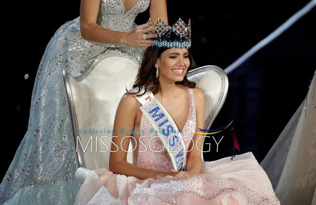  Stephanie del Valle Díaz của Puerto Rico đã trở thành Hoa hậu Thế giới 2016. 