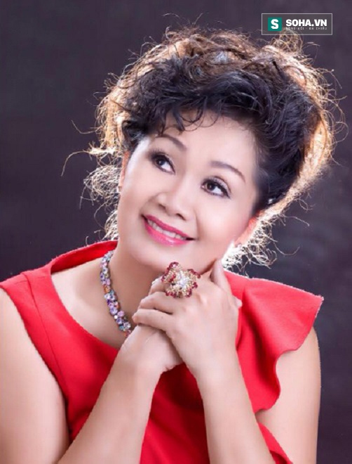 Xuân Hương: Thanh Bạch lấy hình cha tôi trên bàn thờ dằn mạnh xuống ghế hỏi tội - Ảnh 1.