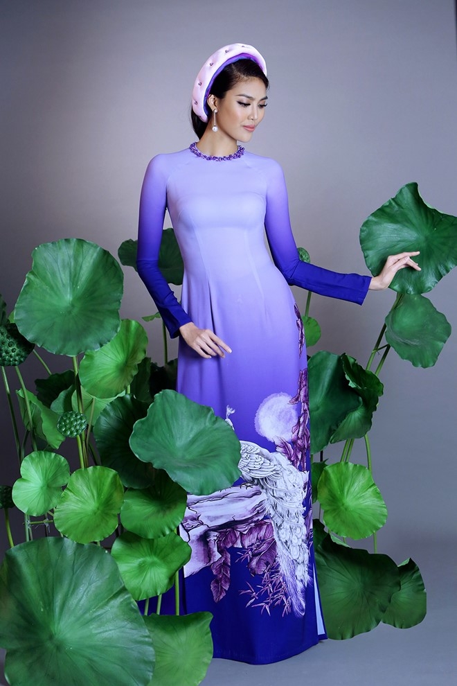 Lan Khue goi y ao dai truyen thong dien ngay Tet hinh anh 3
