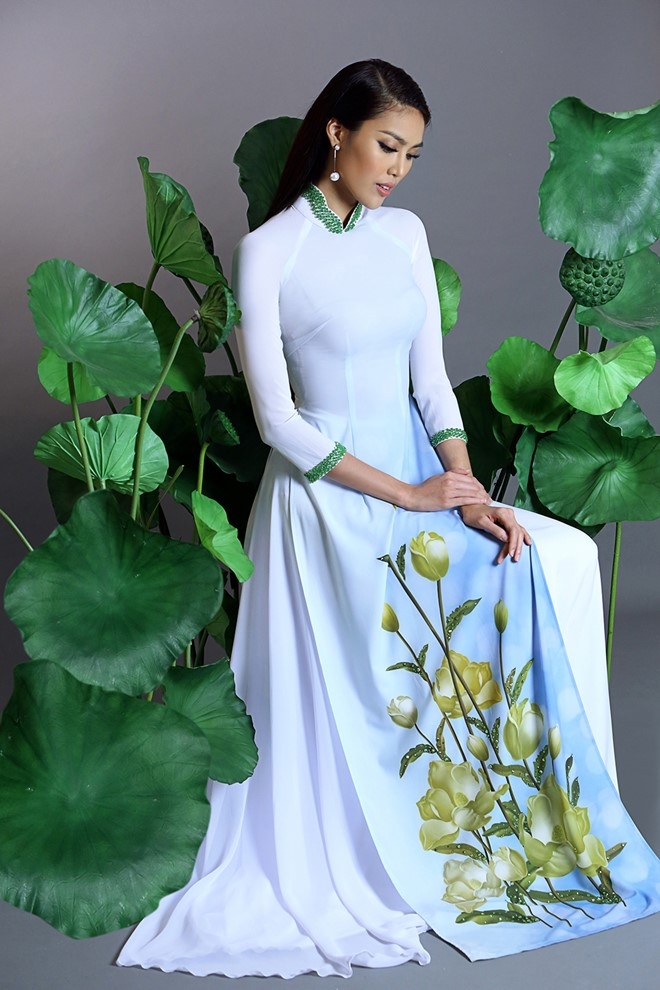 Lan Khue goi y ao dai truyen thong dien ngay Tet hinh anh 6