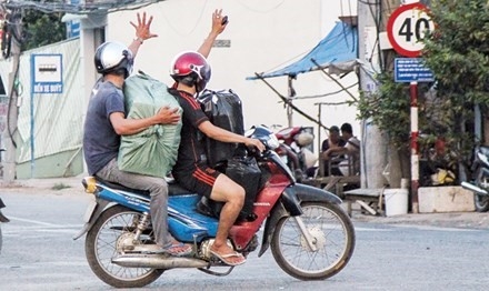 Ram rap buon lau mua Tet hinh anh 1