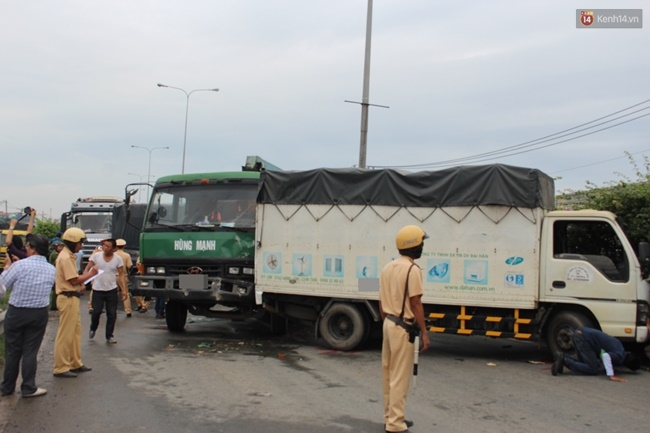 TP. HCM: 5 xe ô tô tông nhau liên hoàn, quốc lộ 1A ùn tắc kinh hoàng - Ảnh 2.