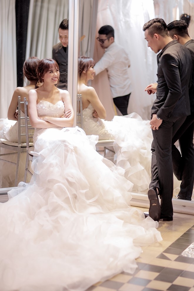 Tran Thanh dat rieng hai mau vay cuoi cau ky cho Hari Won hinh anh 2