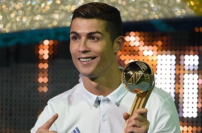 Truyen thong tiet lo Ronaldo tiep tuc vuot mat Messi hinh anh 1