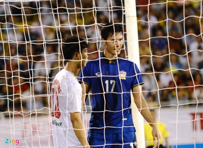 Van Toan noi nong vi bi cau thu Thai Lan choi xau hinh anh 5