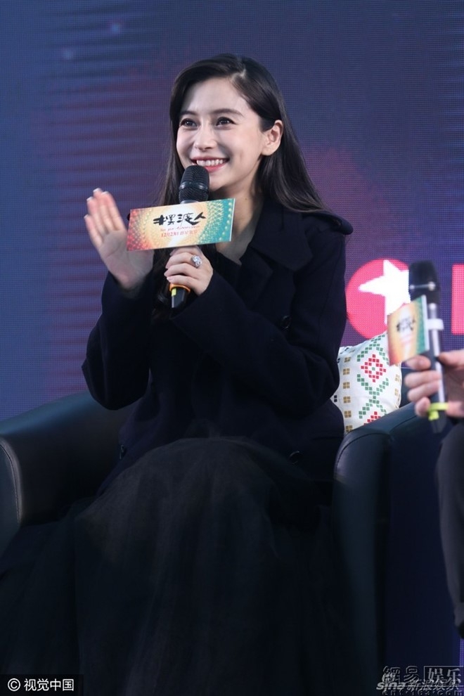 Angelababy khoe bung bau sap sinh o su kien hinh anh 3