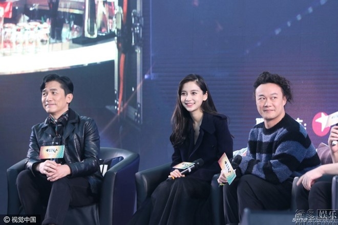 Angelababy khoe bung bau sap sinh o su kien hinh anh 4