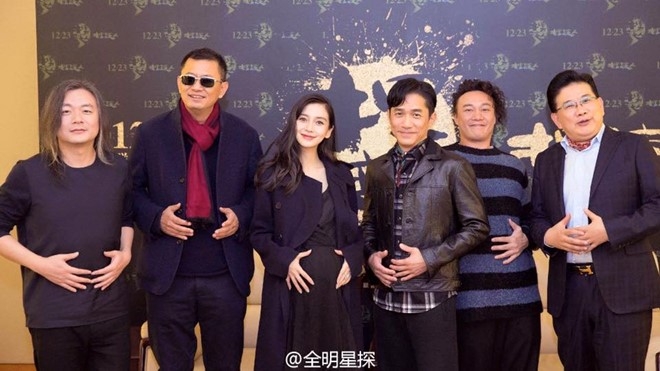 Angelababy khoe bung bau sap sinh o su kien hinh anh 5