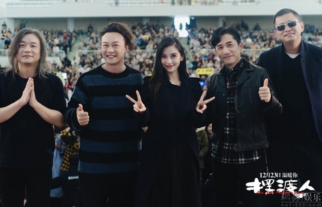 Angelababy khoe bung bau sap sinh o su kien hinh anh 6