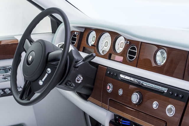 Serenity Phantom là chiếc Rolls-Royce mang đẳng cấp hoàng gia