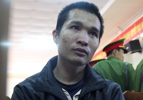 Huy bật khóc tại tòa khi nghĩ đến tội ác mà mình gây ra. Ảnh: Hoài Thanh