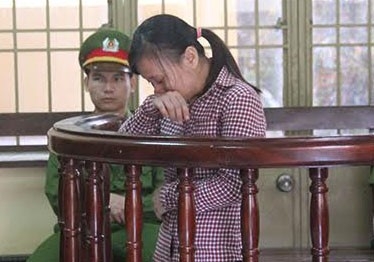 Tu choi quan he dong tinh, con gai dam chet me nuoi hinh anh 1