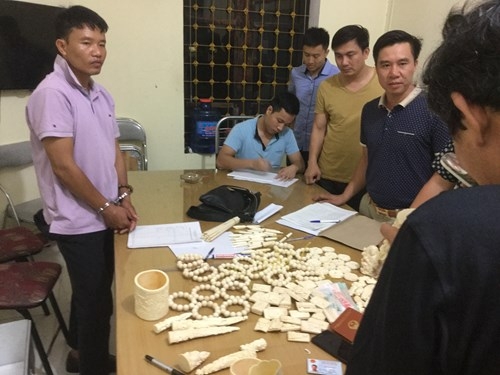 Cảnh sát căng mình chống buôn lậu dịp Tết ảnh 2