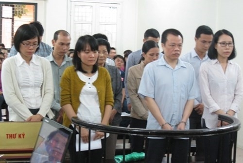 Cuu Chu tich tap doan Vina Megastar cung vo linh an hinh anh 1