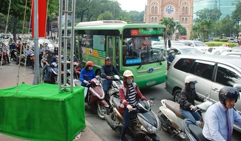 Trước Noel, đường Sài Gòn kẹt xe kinh hoàng ngay từ trưa - ảnh 6