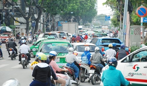 Trước Noel, đường Sài Gòn kẹt xe kinh hoàng ngay từ trưa - ảnh 17