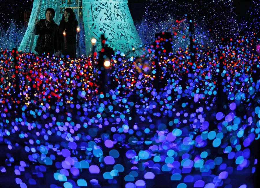 Trang hoàng trên đường phố quận Shiodome, Tokyo, Nhật Bản.