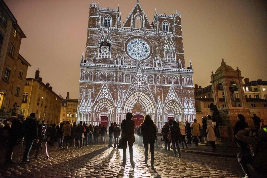 Festival Ánh sáng được tổ chức thường niên ở thành phố Lyon, Pháp.