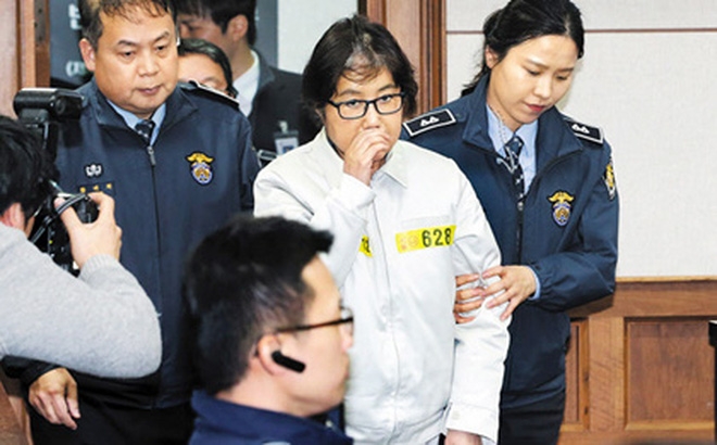 Bê bối chính trị tại Hàn Quốc: Nhóm công tố viên đặc biệt triệu tập đối tượng điều tra đầu tiên