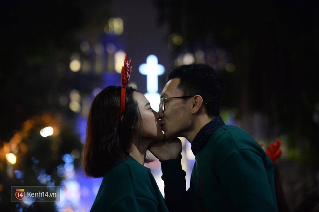 Một đêm Giáng sinh rất vui và ấm áp của giới trẻ Hà Nội! - Ảnh 7.
