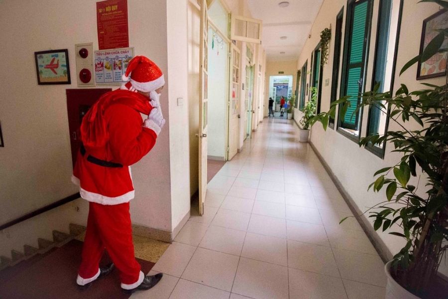 Mot ngay cua 'ong gia Noel' chuyen nghiep o Ha Noi hinh anh 3