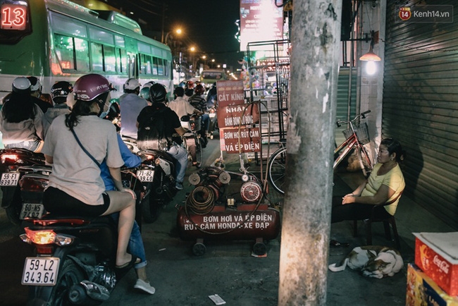 Chùm ảnh ngộp thở về tình trạng kẹt xe bất kể ngày giờ ở Sài Gòn vào những ngày cuối năm - Ảnh 13.