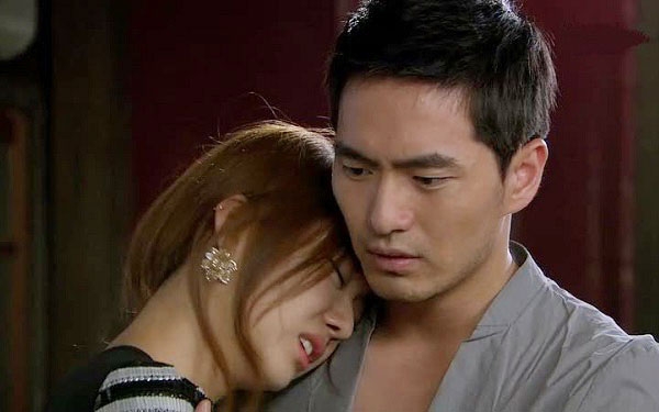 Bi kịch người chồng không thể chiều vợ chuyện chăn gối - 1