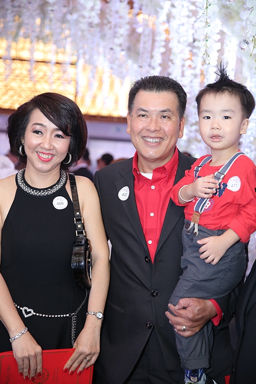 truc-tiep-nghe-si-di-du-dam-cuoi-tran-thanh-hari-won
