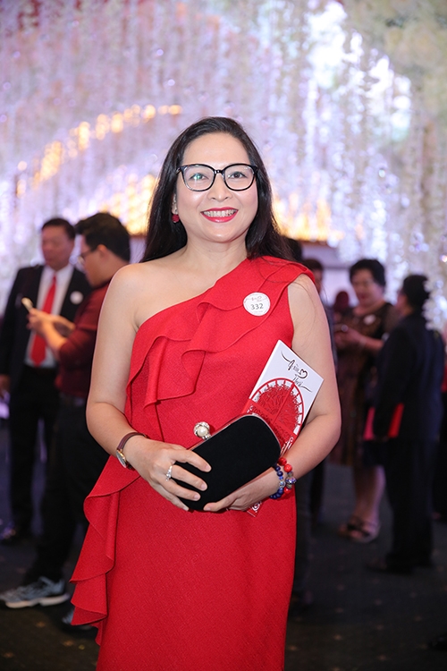 truc-tiep-nghe-si-di-du-dam-cuoi-tran-thanh-hari-won-1