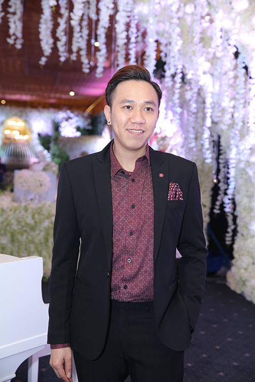 truc-tiep-nghe-si-di-du-dam-cuoi-tran-thanh-hari-won-4