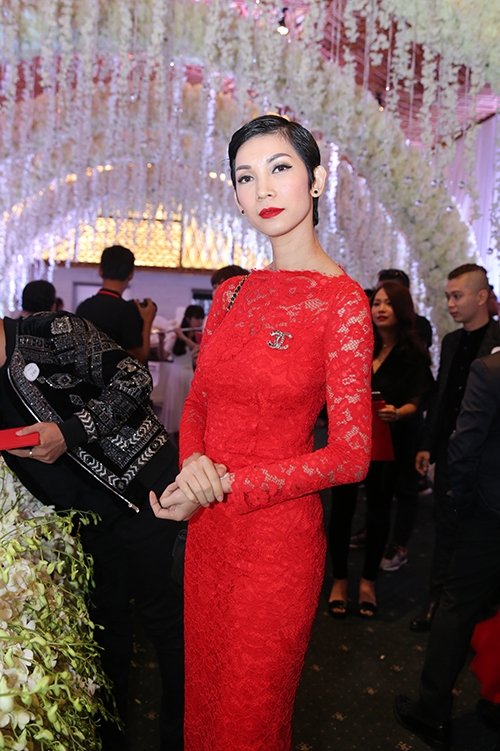 truc-tiep-tran-thanh-hari-won-cuoi-tit-don-tiep-khach-moi-du-cuoi-8