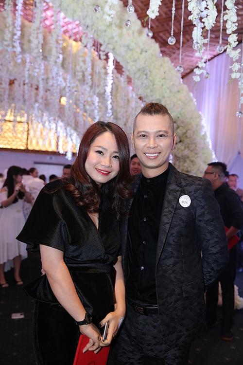 truc-tiep-tran-thanh-hari-won-cuoi-tit-don-tiep-khach-moi-du-cuoi-9