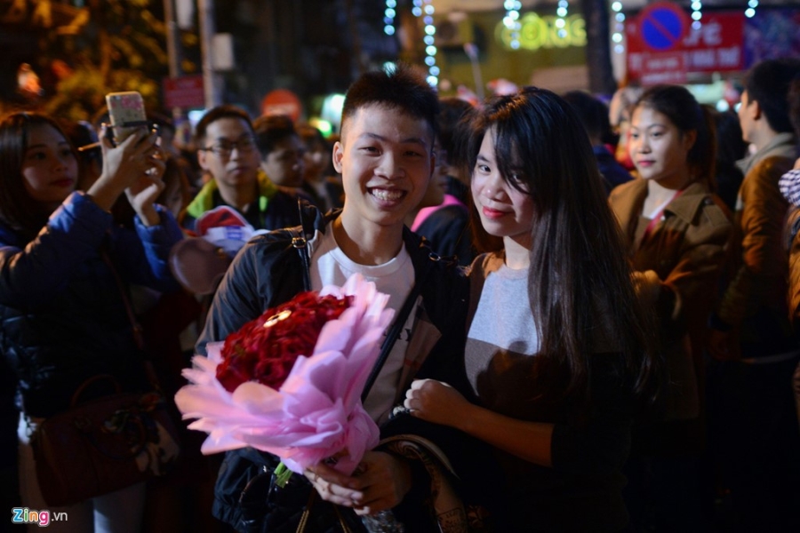 Dot phao sang to tinh luc 0h dem Noel hinh anh 5