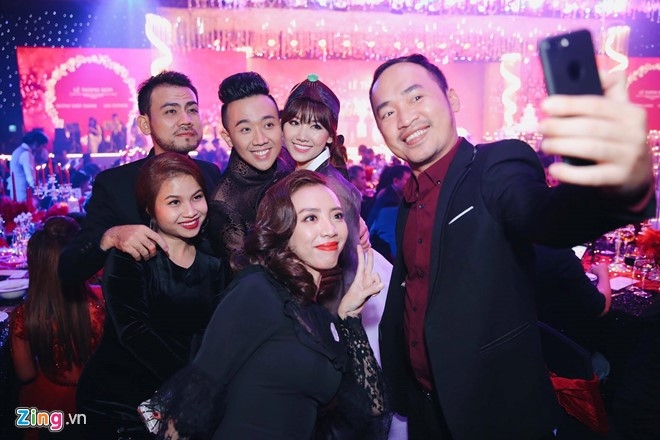 Tran Thanh, Hari nhay sung cung Hoai Linh va dan sao Viet hinh anh 1