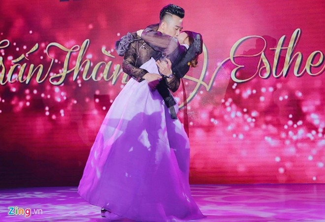 Tran Thanh, Hari nhay sung cung Hoai Linh va dan sao Viet hinh anh 4