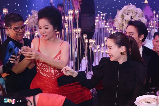 Tran Thanh, Hari nhay sung cung Hoai Linh va dan sao Viet hinh anh 12
